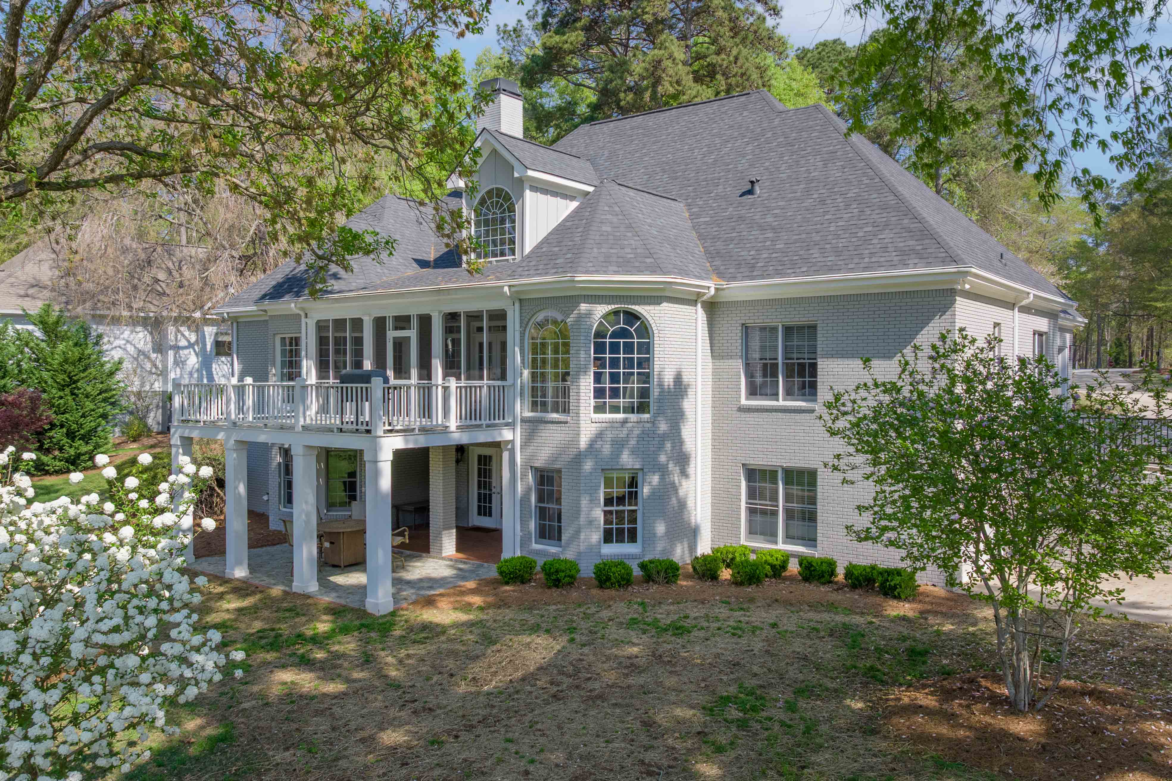 1021 Ridge Terrace image 2